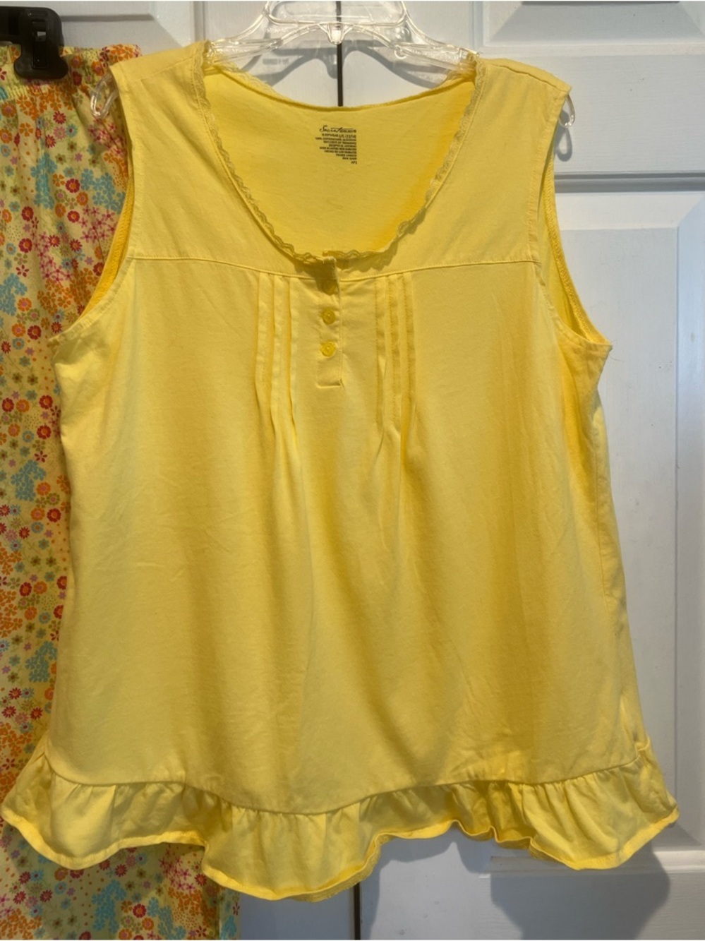 2 Pc PJ Set 💛 Yellow Floral Cropped Pants & Sleeveless Yellow Top - Picture 2 of 10